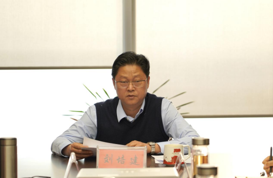 1230新闻稿-驻马店市产业投资集团有限公司召开学习贯彻落实党的十九届六中全会精神专题宣讲报告会(2)412.png