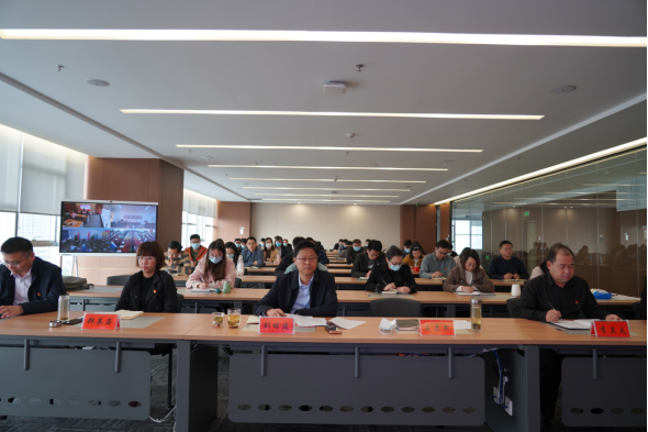 驻马店市产业集团党委组织召开传达学习贯彻党的二十大精神会议(1)1631.png
