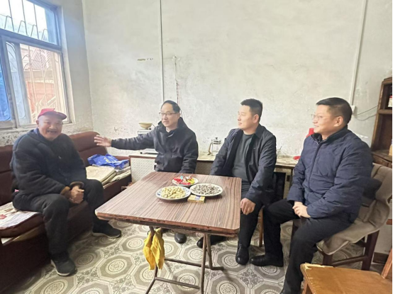 党建引领聚合力 走访慰问暖人心—产业集团开展春节走访慰问老党员活动627.png